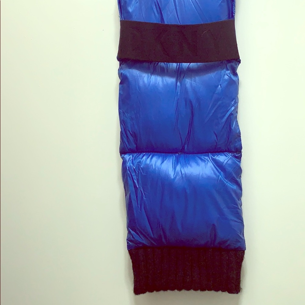DKNY Men’s Blue puffer style scarf 🧣